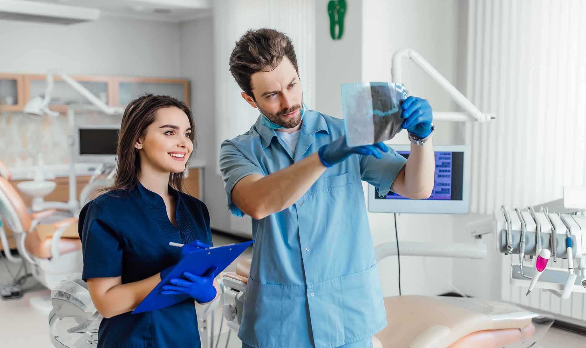 How to find a Dental Assisting School in Roswell,